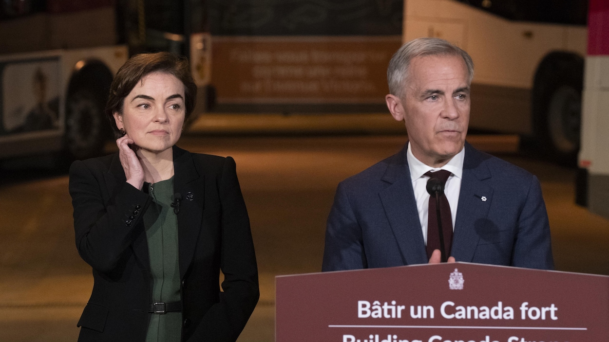 Tarifs : Carney demande de ramener l’alcool américain, Fréchette « exige » des réponses
