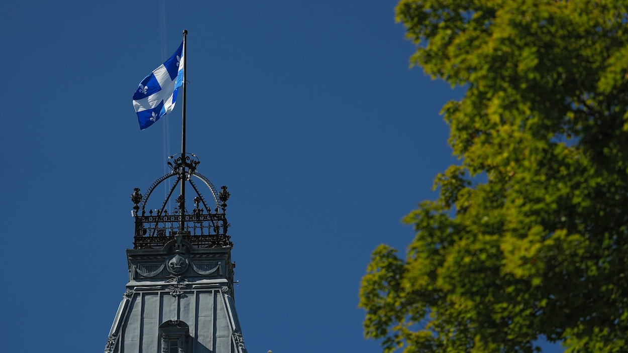 Pourquoi les femmes quittent la politique québécoise?