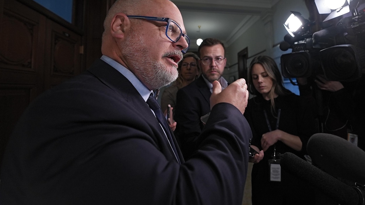 Québec compte « serrer la vis » contre les camions aux systèmes antipollution désactivés