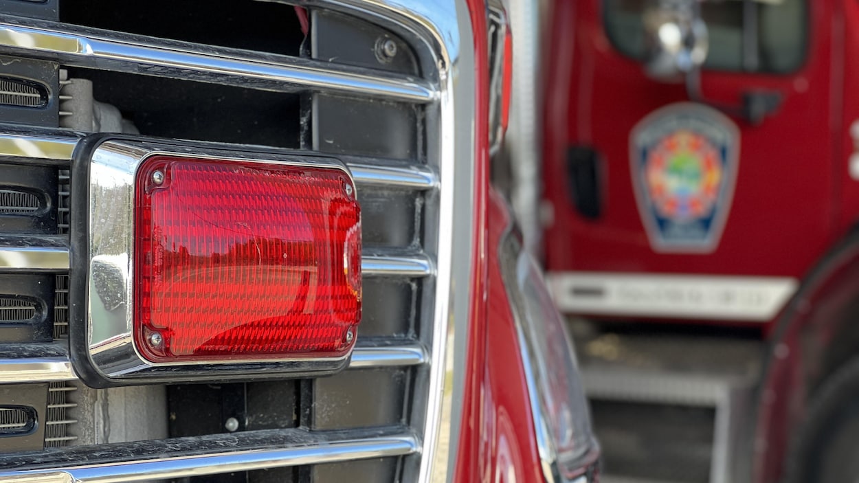 Incendie à Saint-Ulric : Une Ferme Détruite, les Pompiers Réagissent Rapidement pour Éviter la Propagation