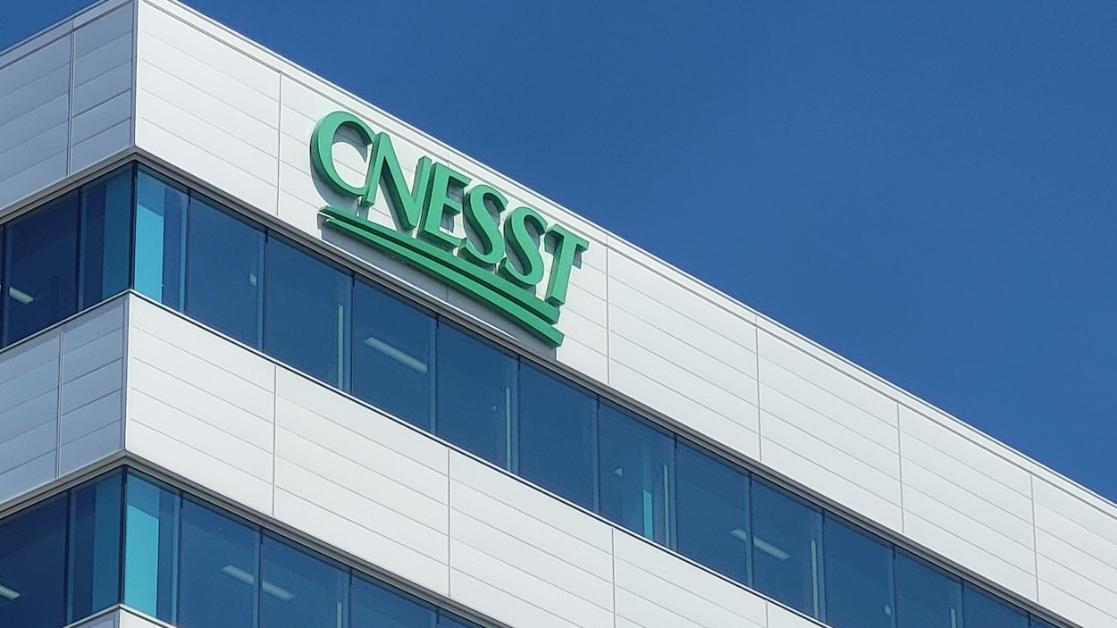 Des délais qui explosent à la CNESST : les compressions pointées du doigt