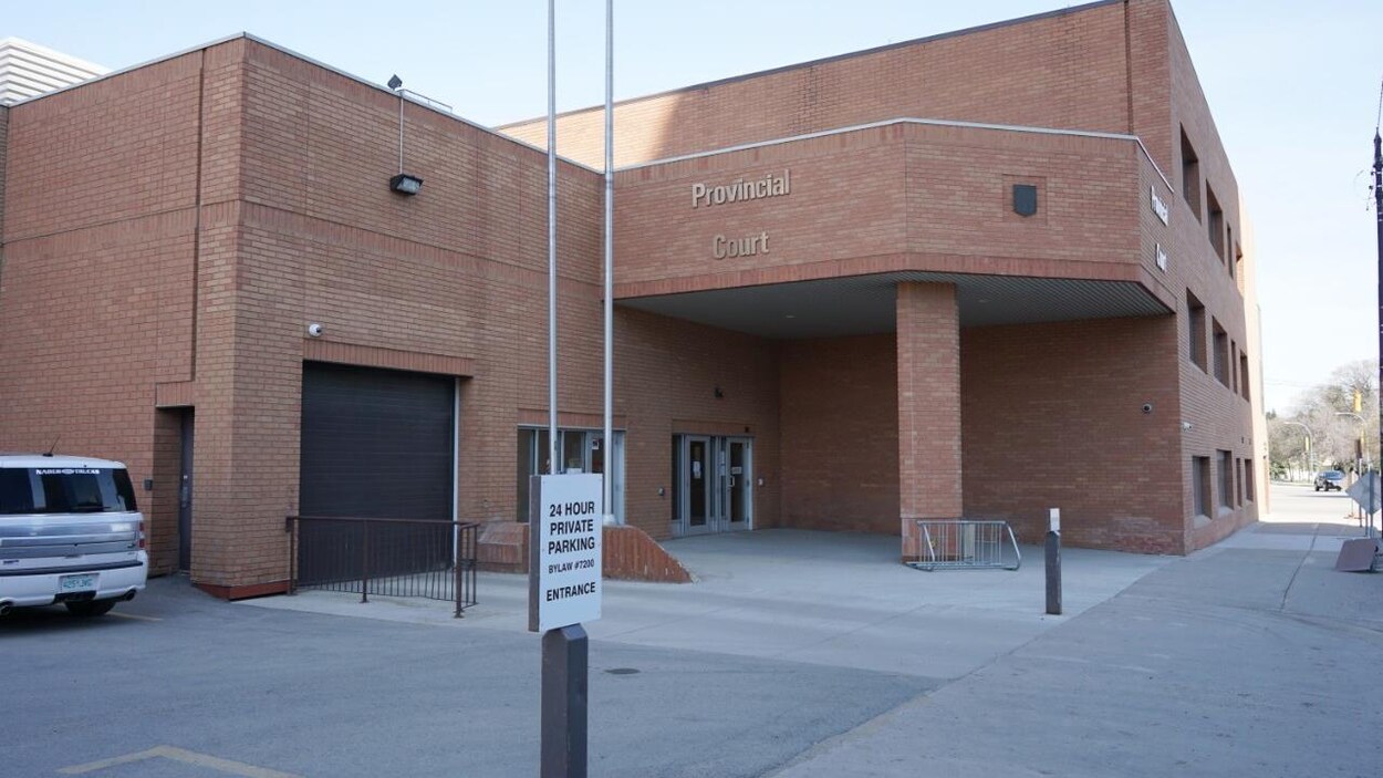 Une adolescente accusée d’« extrémisme violent » placée sous la garde d’un de ses parents