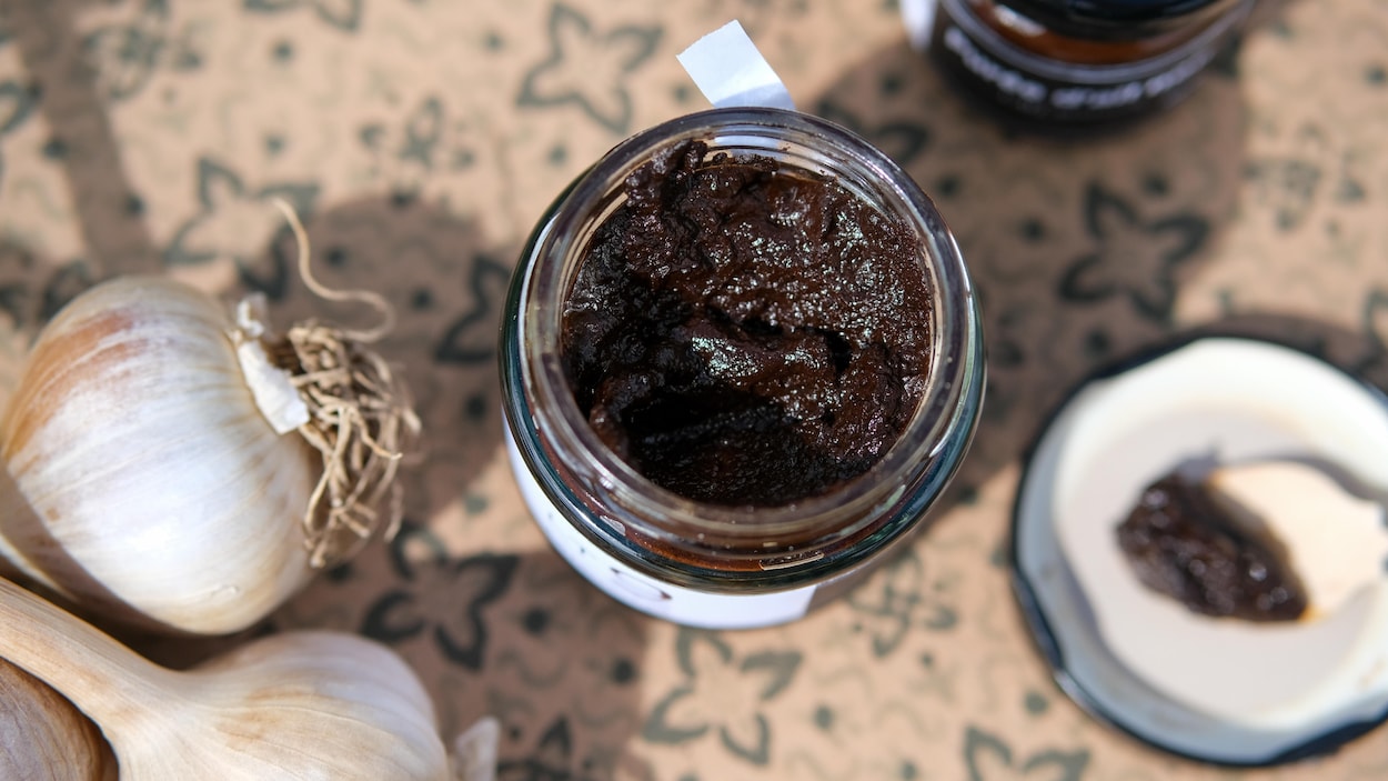 Du vinaigre à l’ail noir maintenant produit dans la région