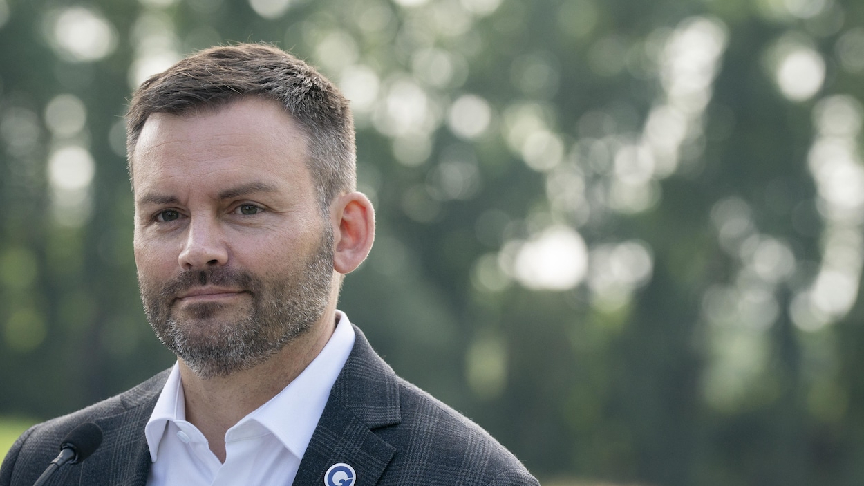 Le PQ promet de « libéraliser » la vente de vin au Québec