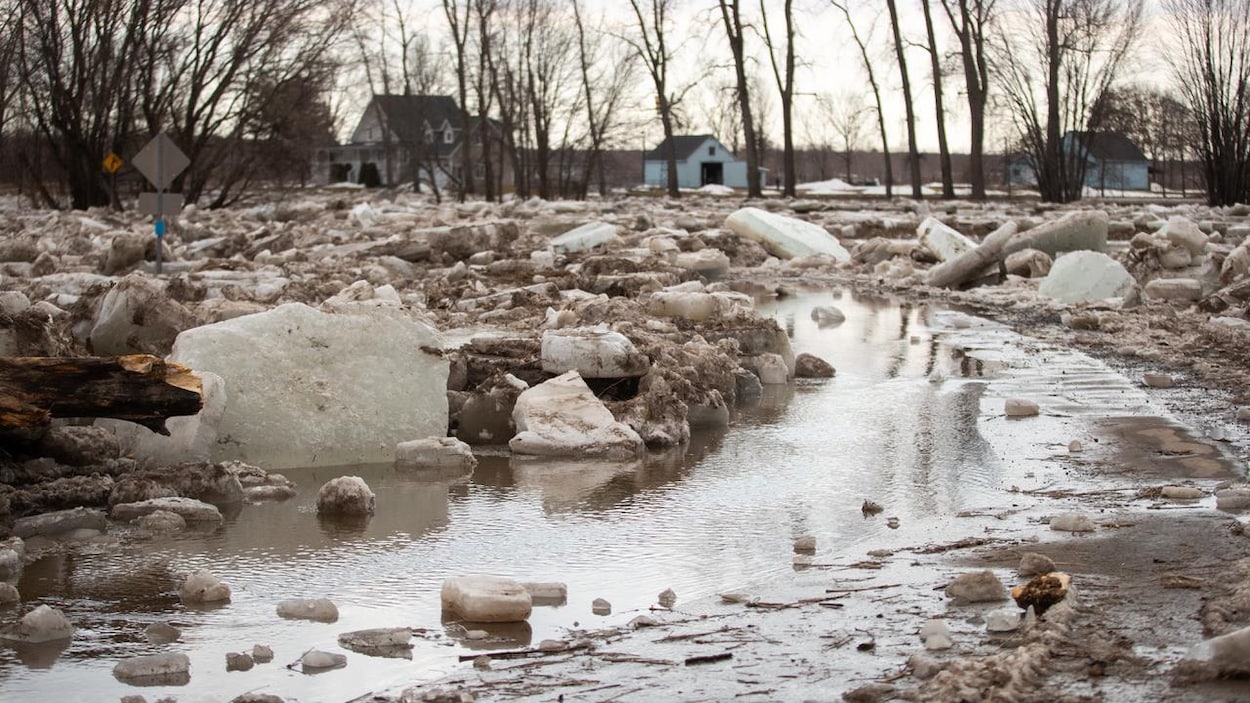Bécancour évacue une famille en attendant la Garde côtière