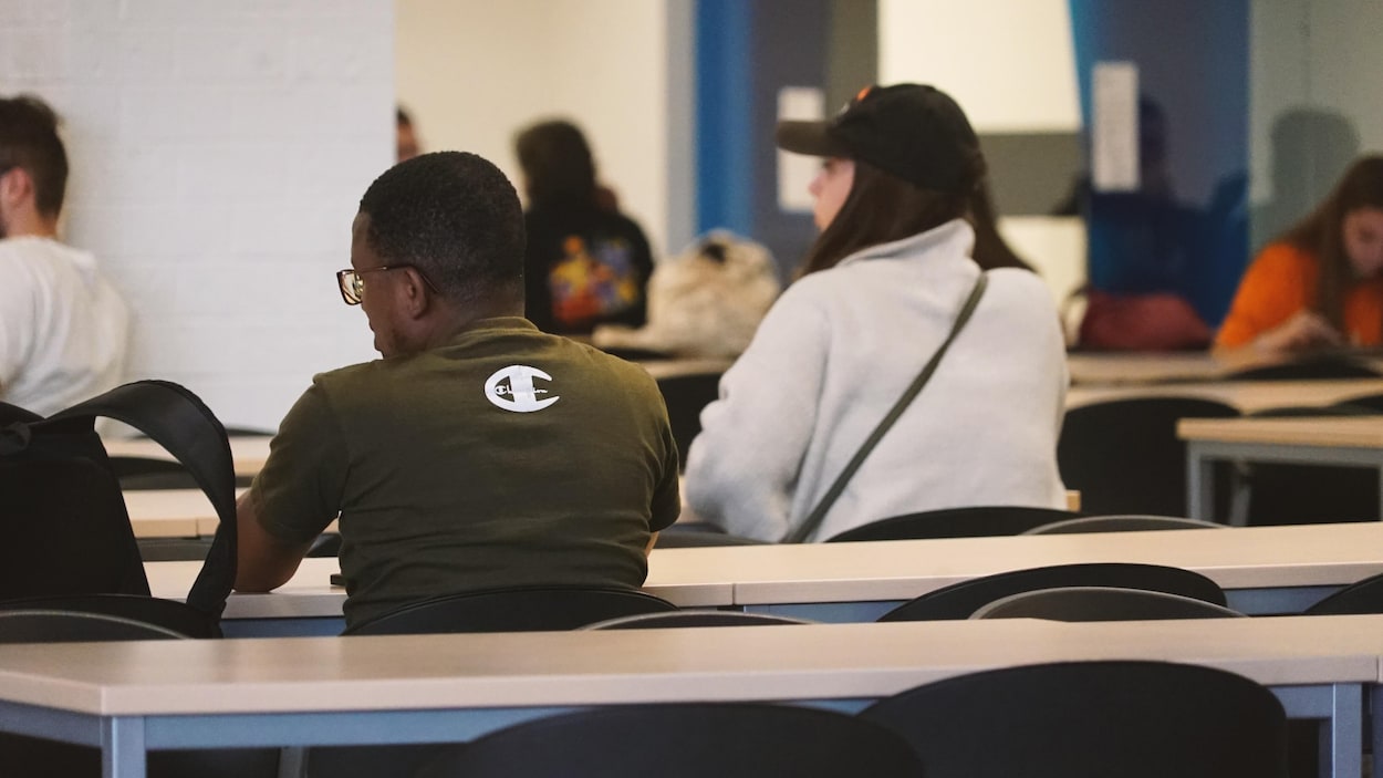 Baisse de demandes des étudiants étrangers : un rapport jugé incomplet