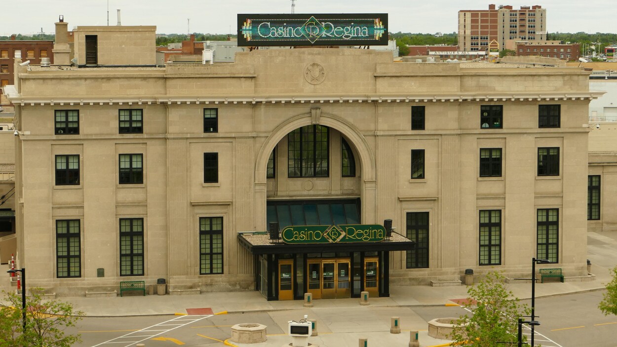 La façade extérieure du casino de Regina.