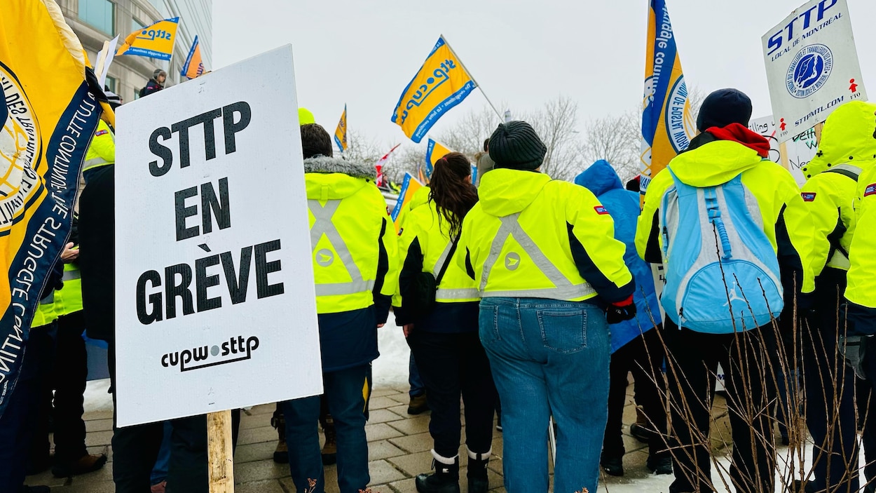 Comment la grève à Postes Canada perturbetelle le courrier essentiel