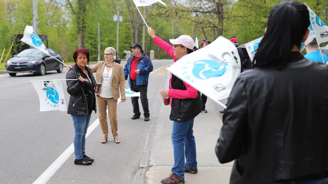Des travailleurs d'une résidence pour personnes âgées de Québec font partie des grévistes.