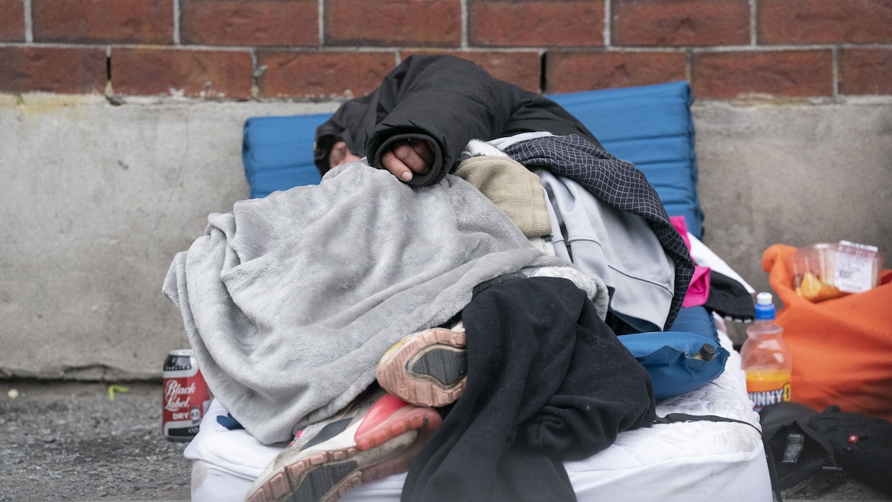 Pour affronter l’hiver, Montréal mettra en place neuf haltes-chaleur pour les itinérants