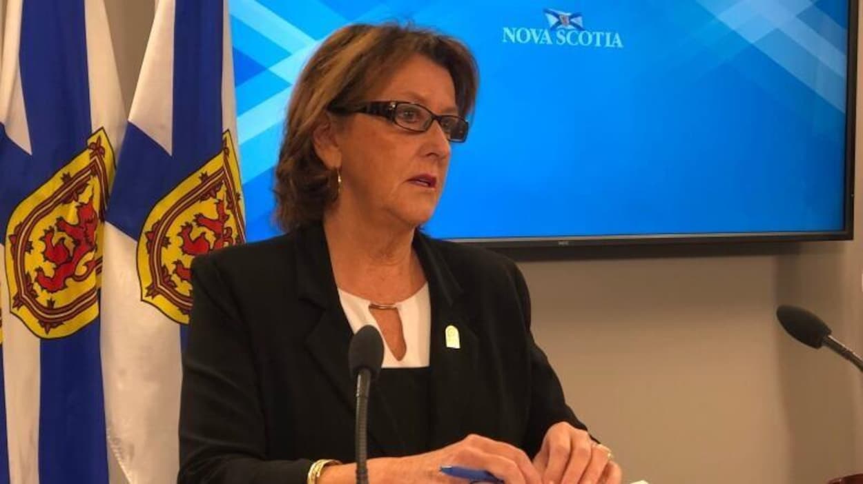 La ministre des Finances de la Nouvelle-Écosse, Karen Casey.