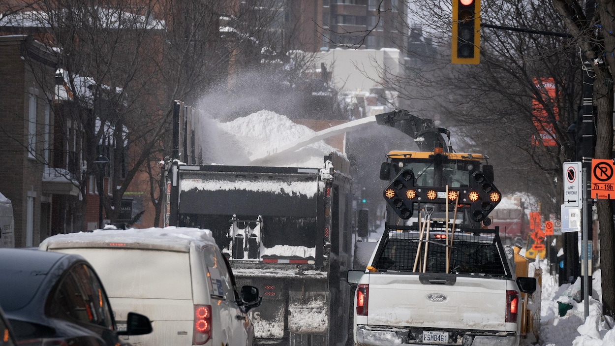 Après le déneigement, l’opération nids-de-poule à Montréal