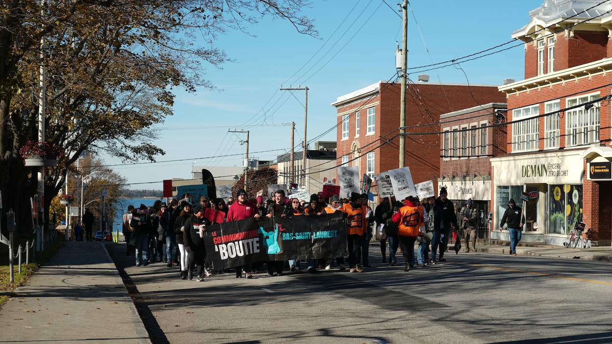 Une centaine de manifestants à Rimouski