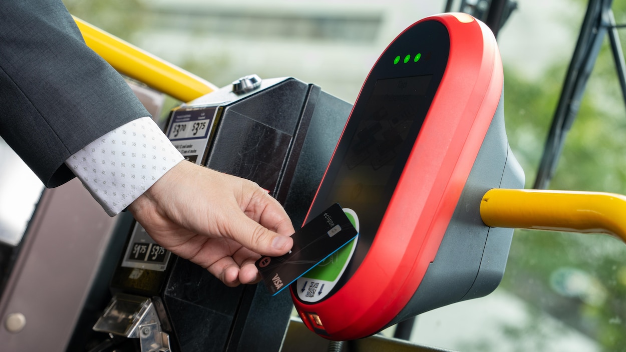 Les pannes de lecteurs de cartes ont coûté cher à OC Transpo