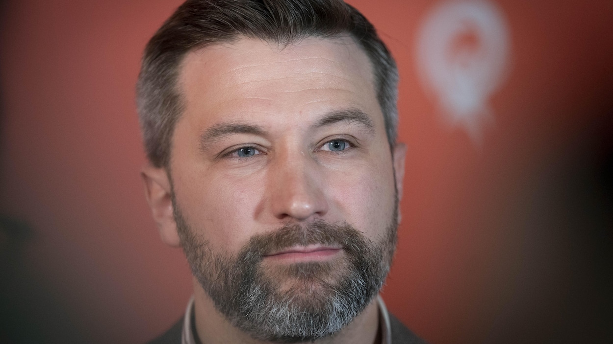 Gabriel Nadeau-Dubois quitte son poste de co-porte-parole de QS