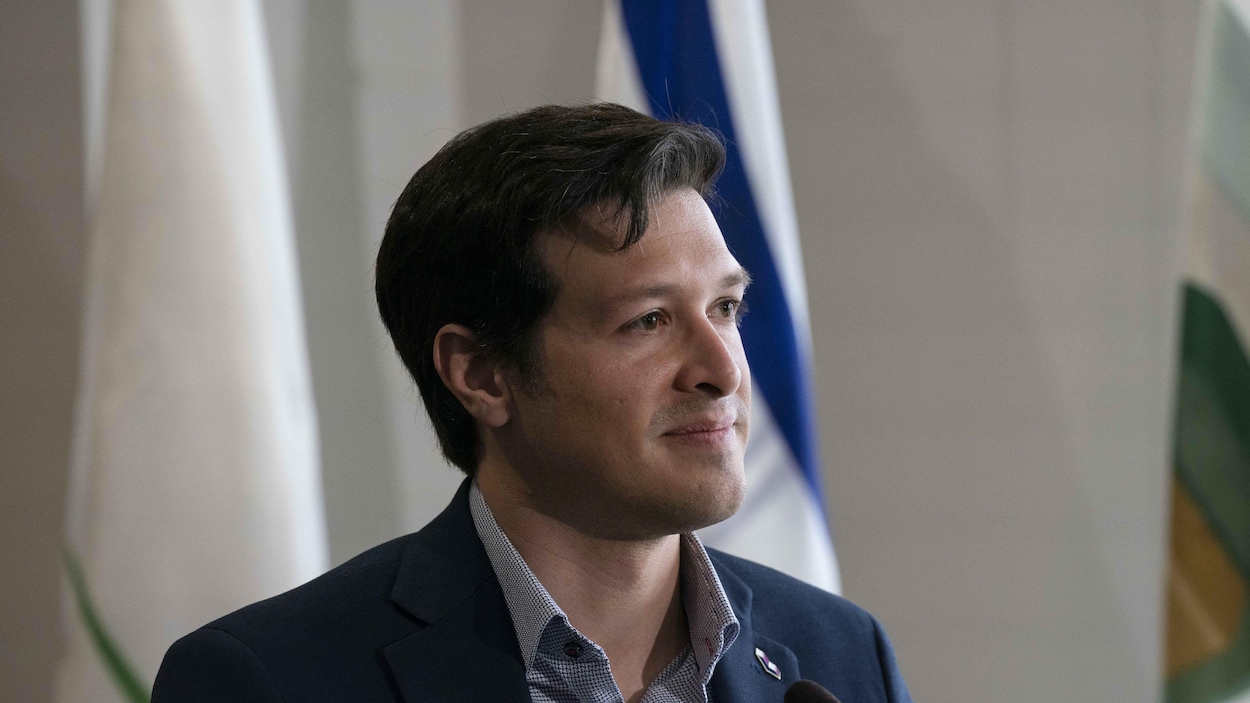 Le maire de Laval « inquiet » des compressions en santé