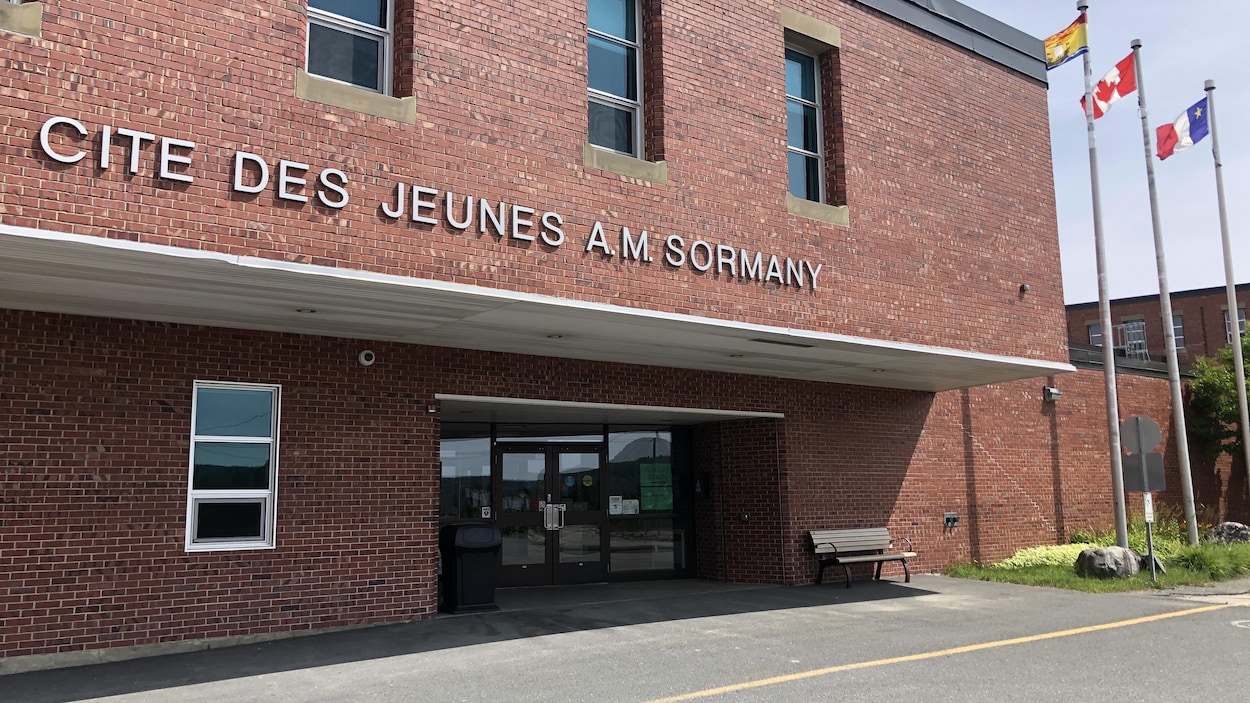 De fausses vidéos créées par l’IA secouent la Cité des jeunes d’Edmundston
