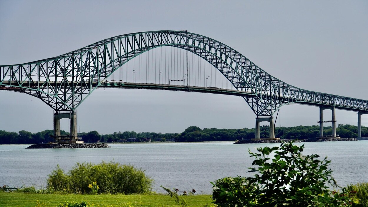 Corporation des pilotes du Saint-Laurent : le pont Laviolette est ...