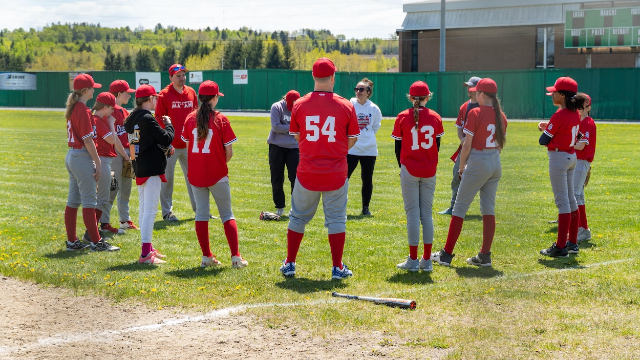 Le baseball compétitif féminin de plus en plus populaire dans la région