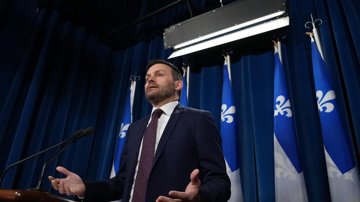 Paul St-Pierre Plamondon promet de réduire de moitié l’itinérance