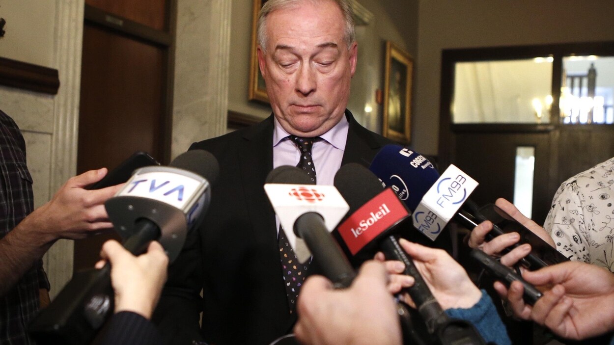 Rémy Normand, conseiller à la Ville de Québec, en mêlée de presse.