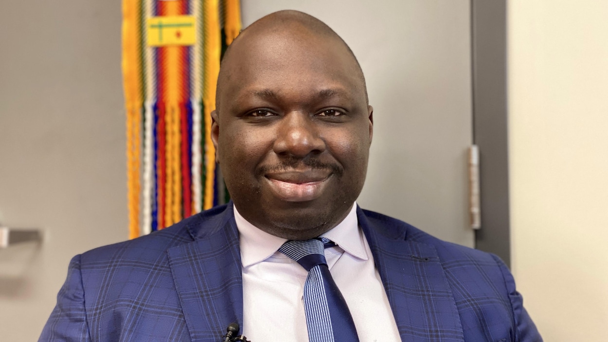 Le directeur général du Conseil des écoles fransaskoises, Ronald Ajavon, le 23 mars 2023.
