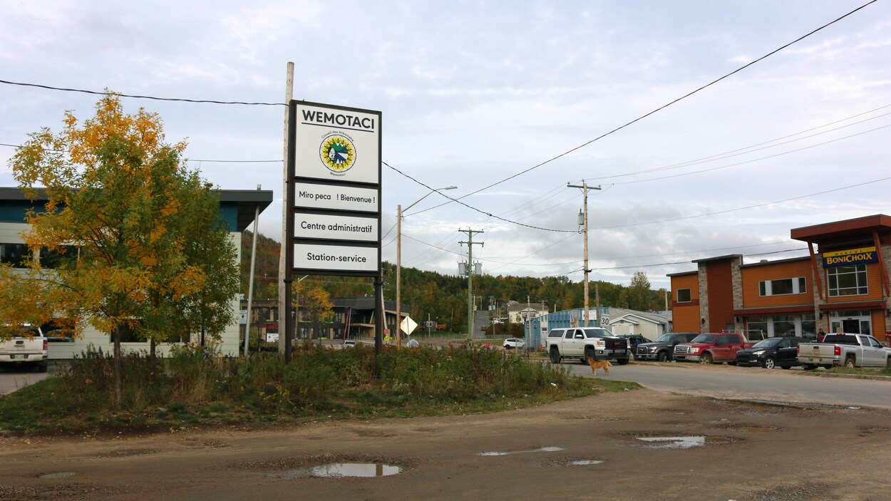 Une rue de la communauté atikamekw de Wemotaci, en Haute-Mauricie.
