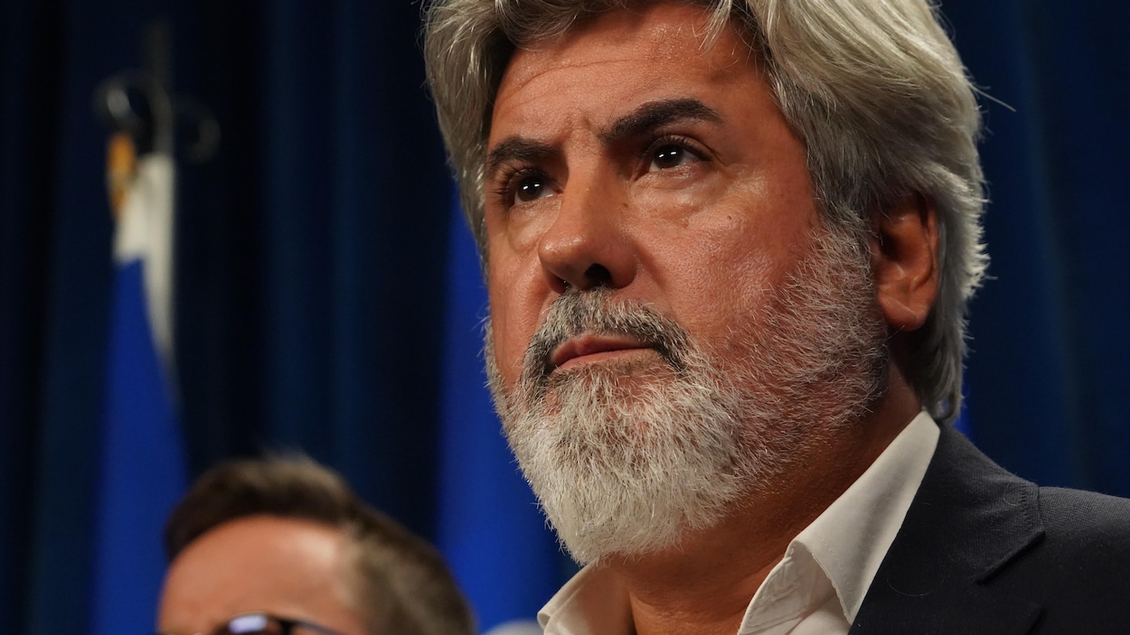 Textos troublants : le PLQ mandatera une firme externe et indépendante pour faire enquête