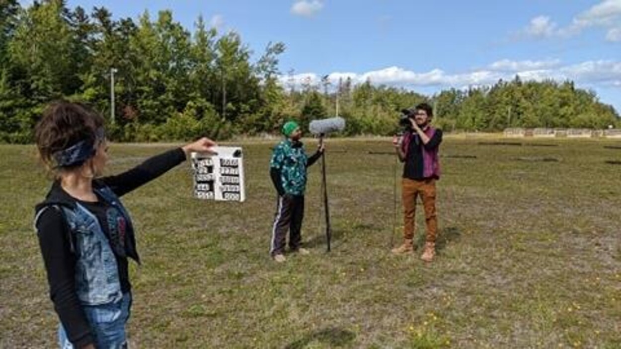 Les comédiens pendant un tournage.