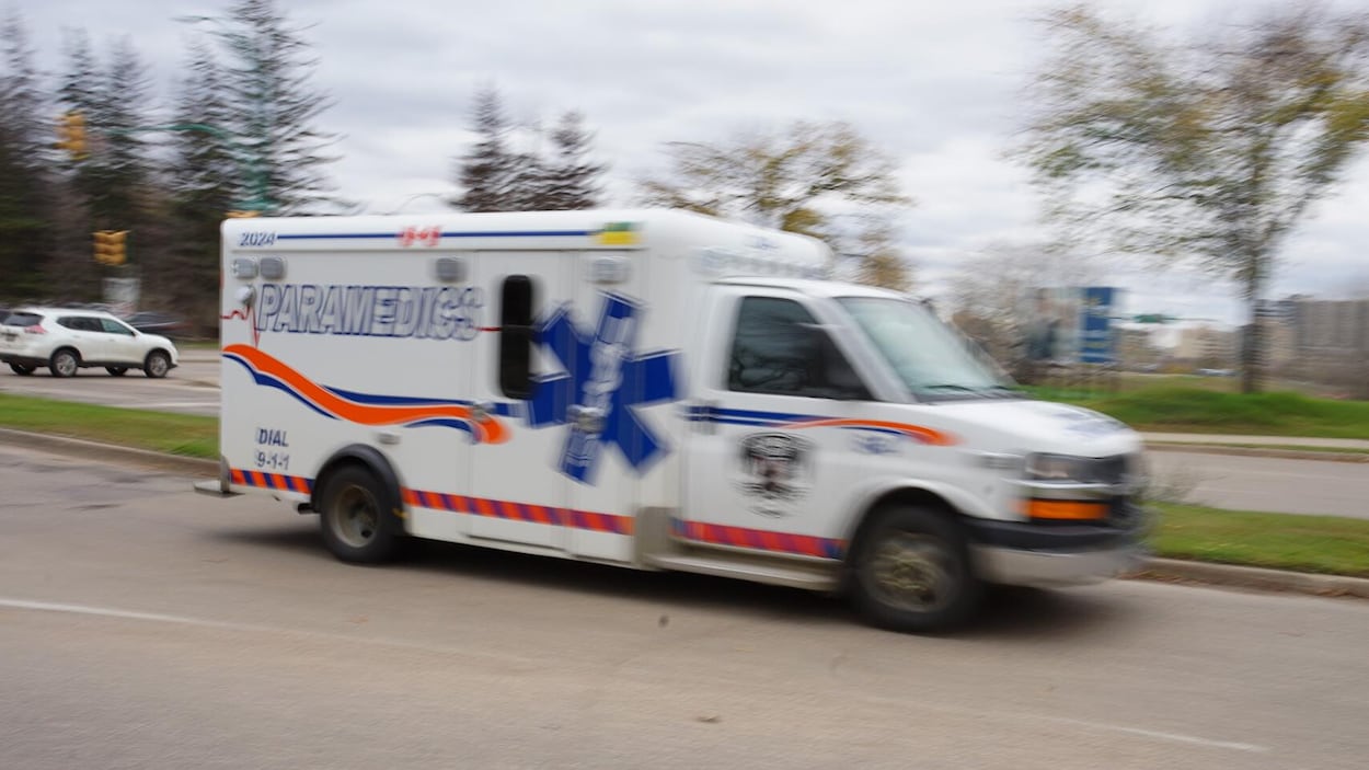 Une femme de 82 ans aurait attendu une ambulance pendant 11 heures, déplore son petit-fils