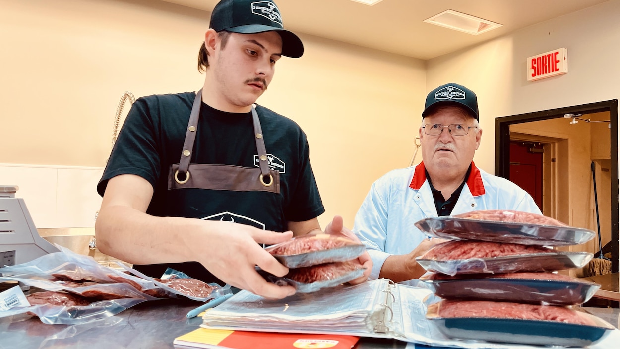 Un jeune boucher contre le désert alimentaire dans son village