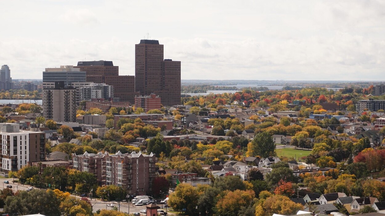 Des édifices et espaces verts de Gatineau.