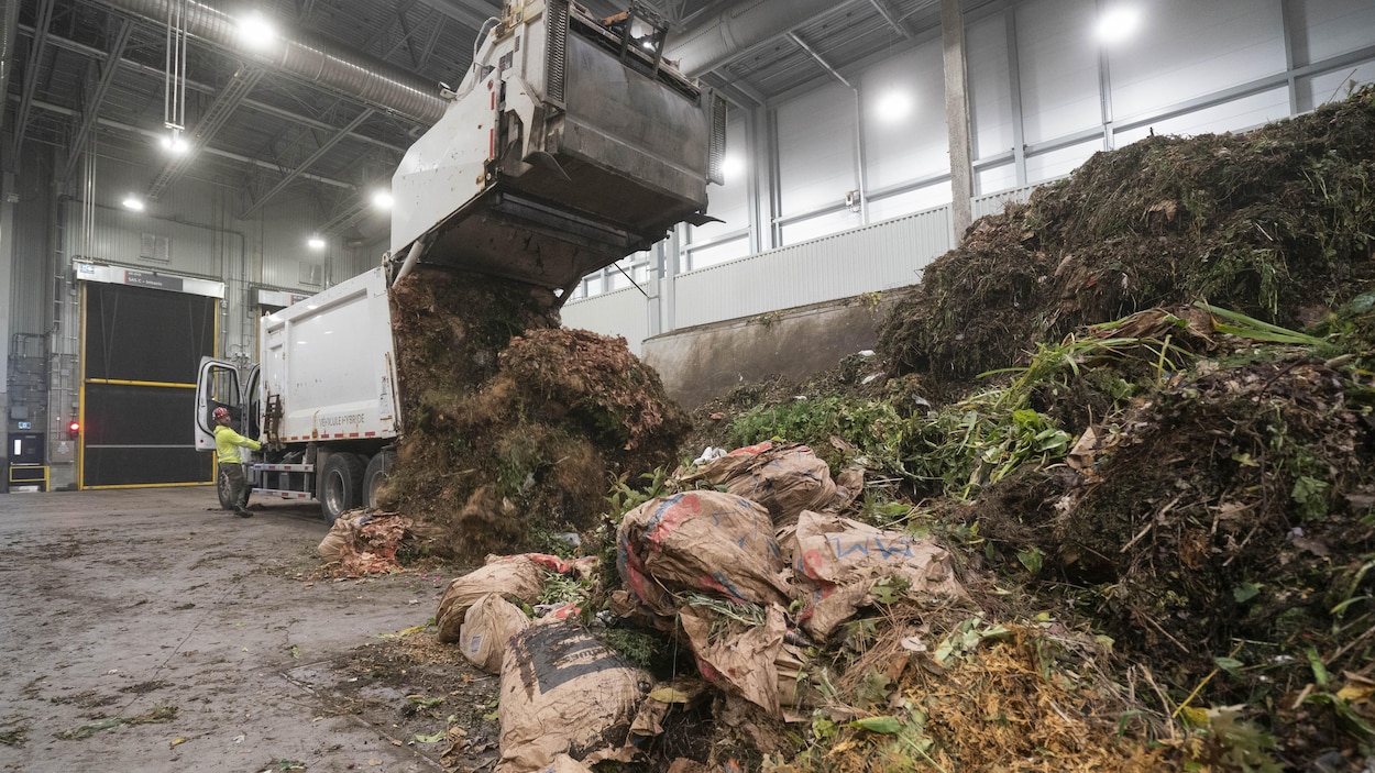 Ouverture de la première usine de compost à Montréal