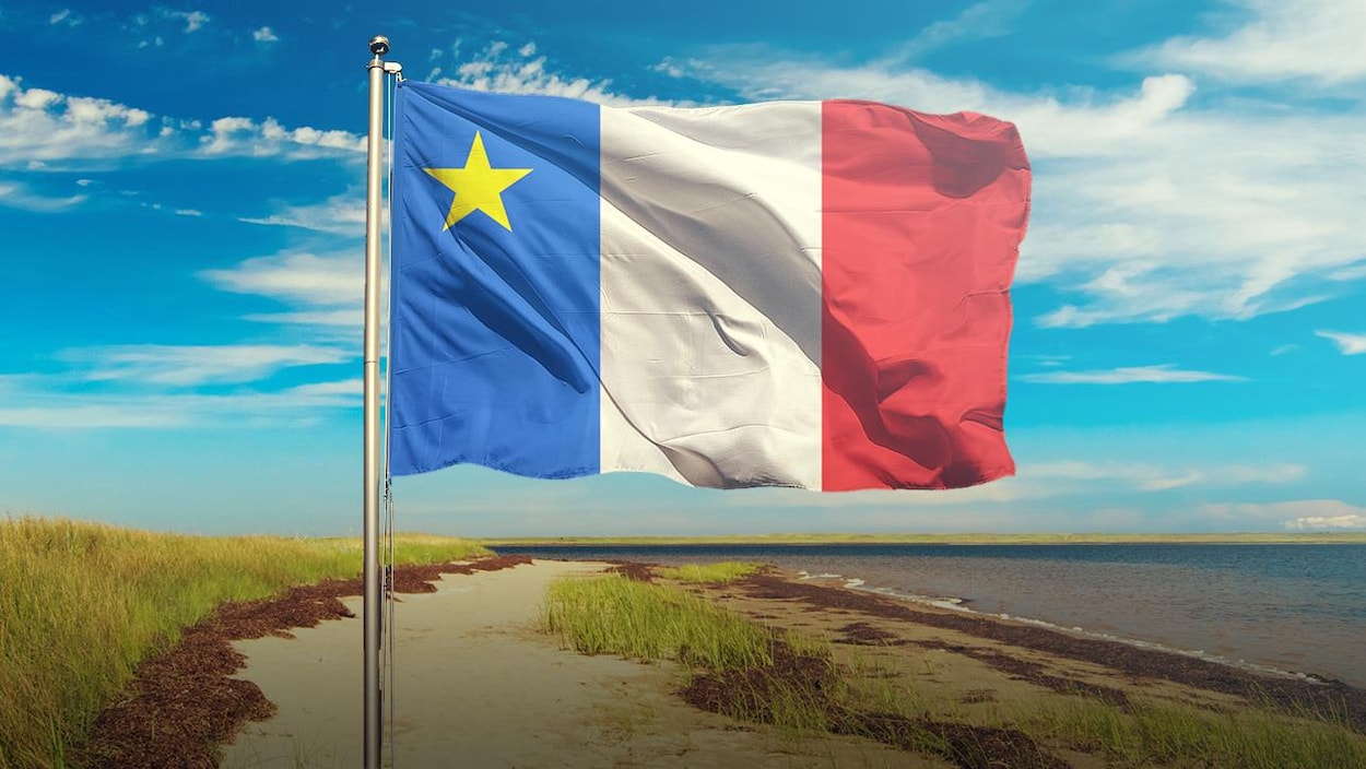 Drapeau de l'Acadie devant une berge