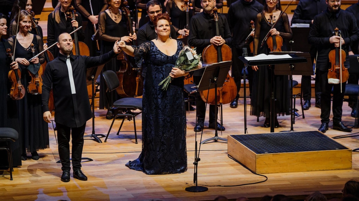La contralto Marie-Nicole Lemieux et le chef d'orchestre Yannick Nézet- Séguin de l'Orchestre métropolitain à la Philharmonie de Paris le 3 décembre 2017.