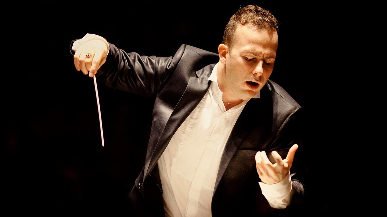 Yannick Nézet-Séguin dirige l'Orchestre philharmonique de Londres avec passion