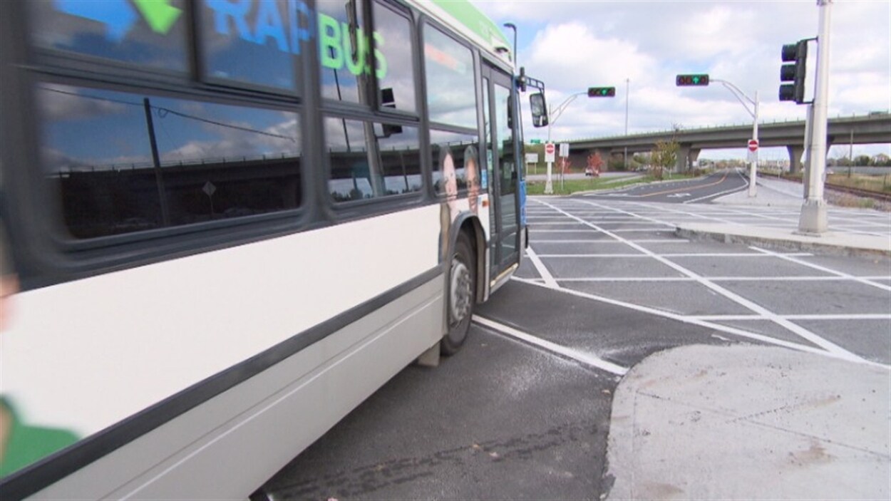 Le Rapibus à Gatineau. Le Rapibus à Gatineau.