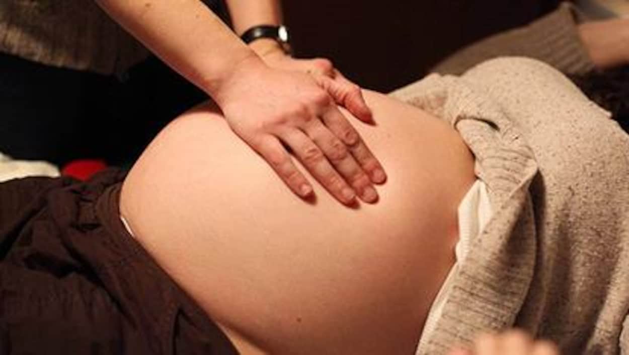 Accès aux soins de maternité : un syndicat réclame une hausse du nombre de sages-femmes