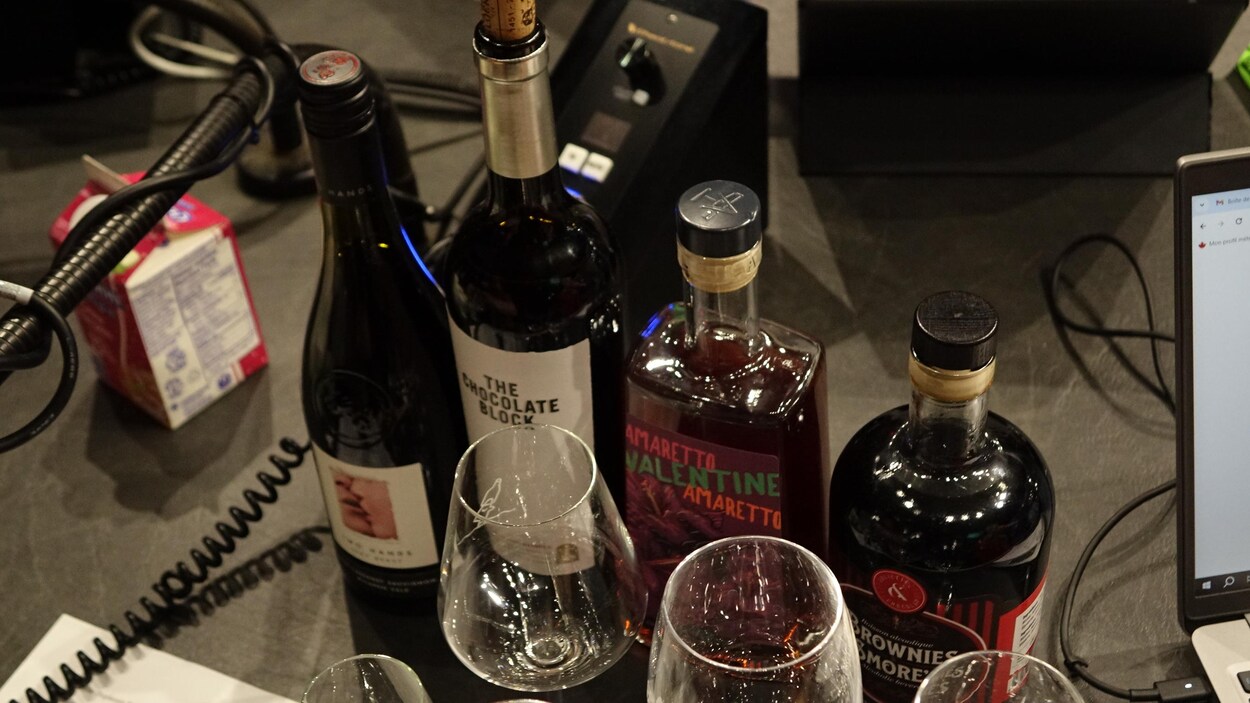 Quatre bouteilles pour dire « Je t’aime » | Radio-Canada