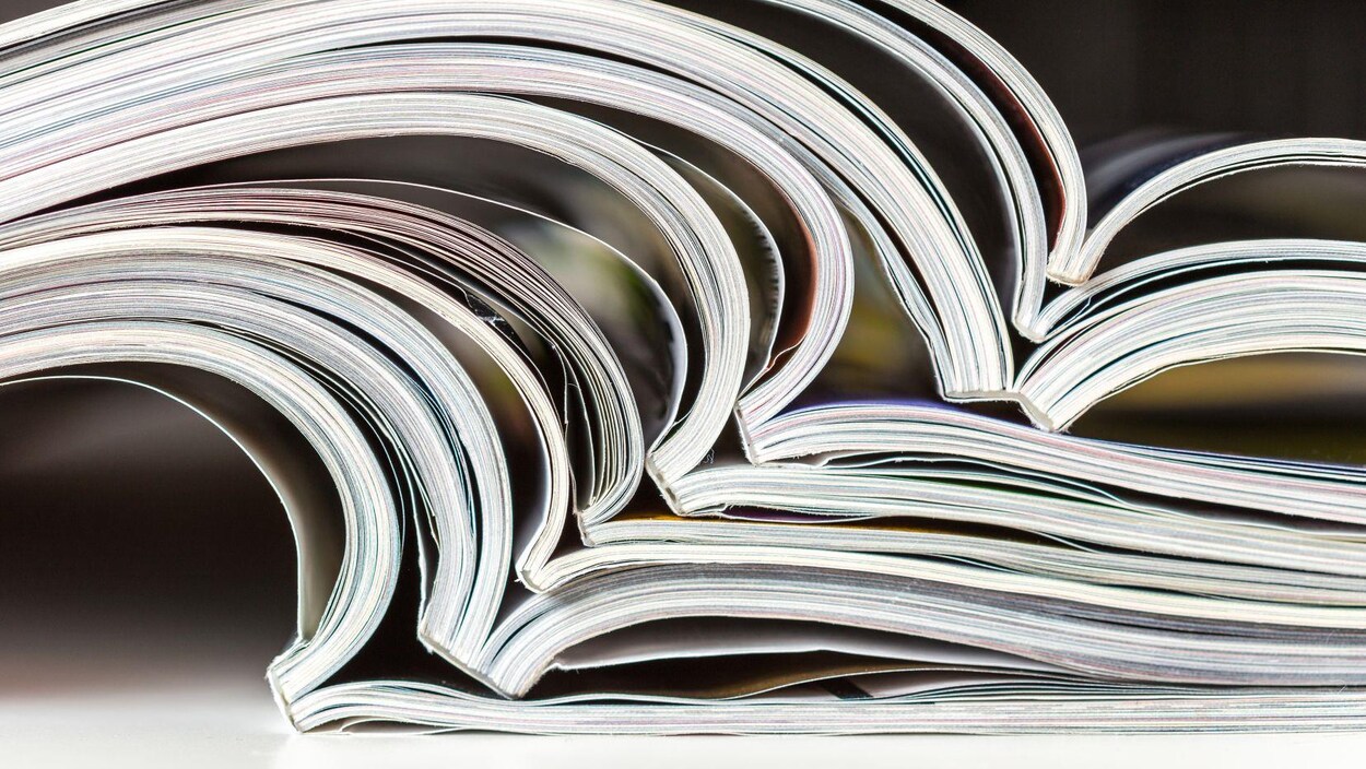 Une pile de livres ouverts
