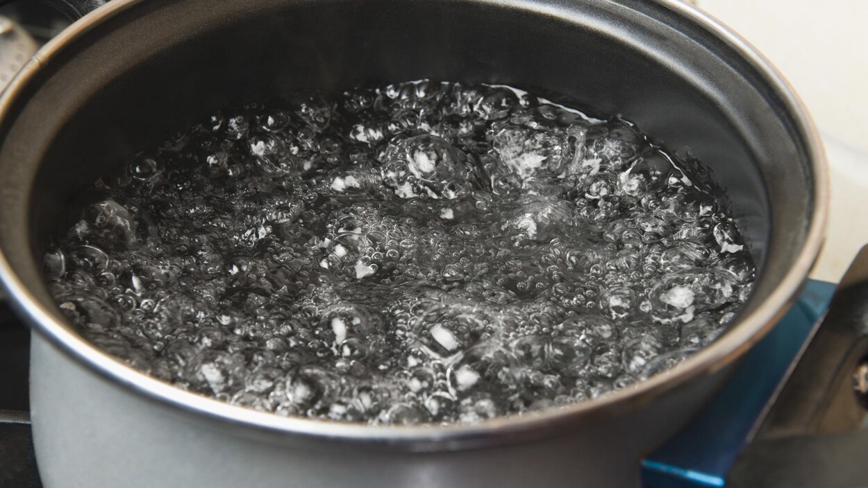 De l'eau bout.