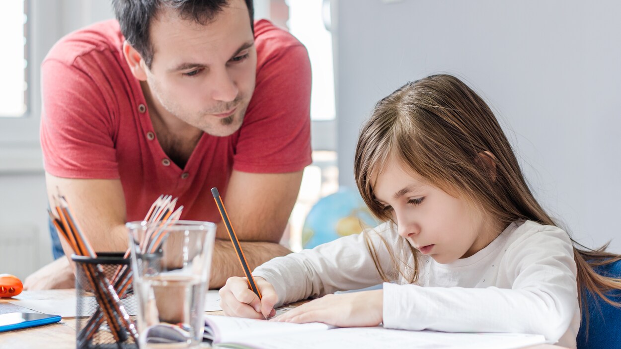Au Québec, environ 2000 enfants sont scolarisés à la maison, selon l'AQED.