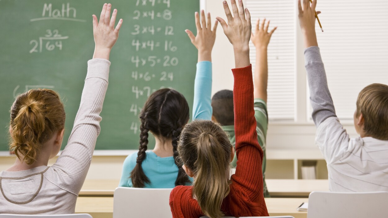 Des enfants dans une classe.