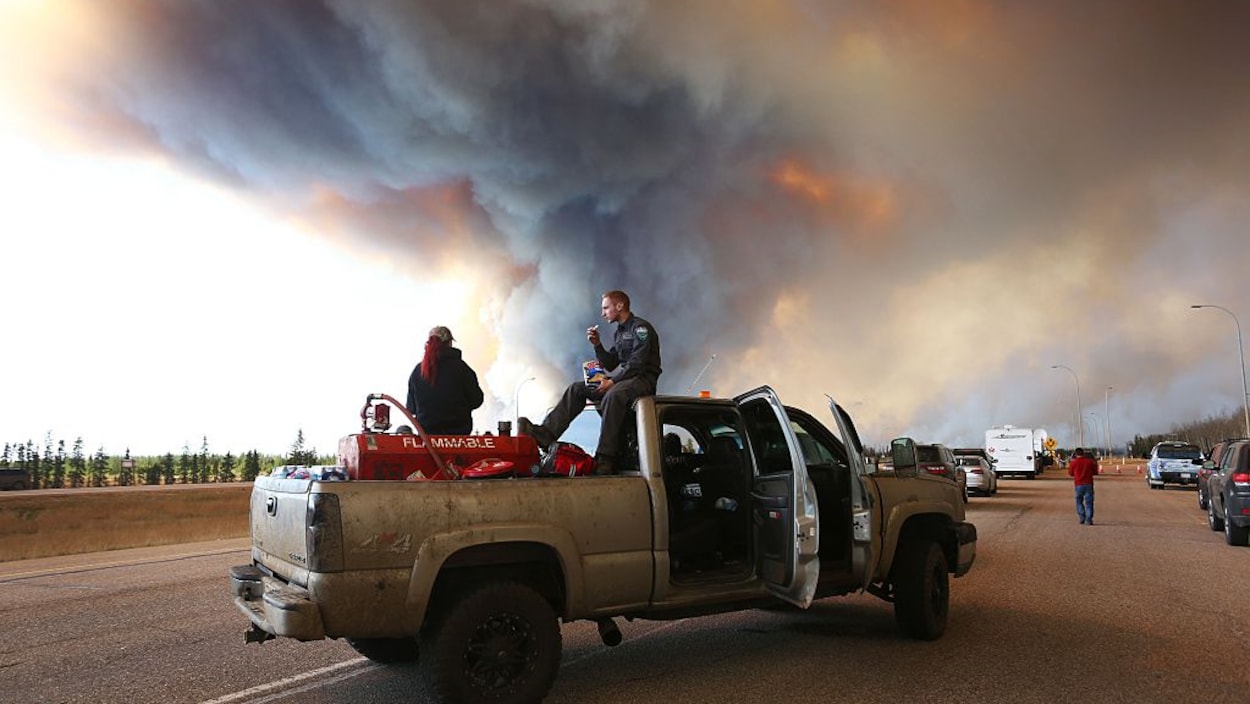 Le 1er mai 2016, à Fort McMurray, un feu s'est déclaré puis a dévoré pendant deux mois près de 600 000 hectares de forêt. Le 1er mai 2016, à Fort McMurray, un feu s'est déclaré puis a dévoré pendant deux mois près de 600 000 hectares de forêt.