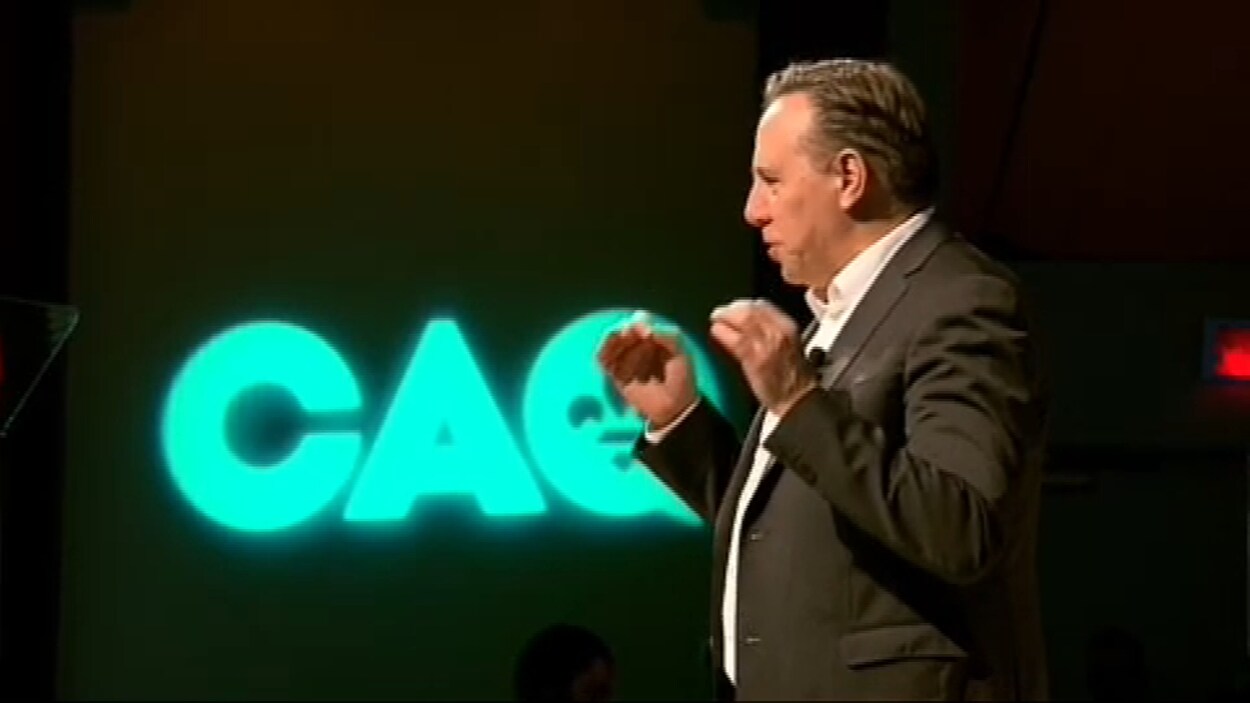 Le chef de la Coalition avenir Québec François Legault, à la clôture du conseil général du parti le 26 novembre 2017 Le chef de la Coalition avenir Québec François Legault, à la clôture du conseil général du parti le 26 novembre 2017