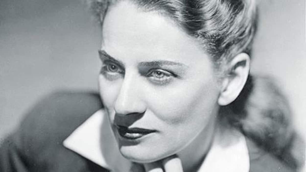 Photo de Gabrielle Roy par Annette et Basil Zarov, 1945. Photo de Gabrielle Roy par Annette et Basil Zarov, 1945.