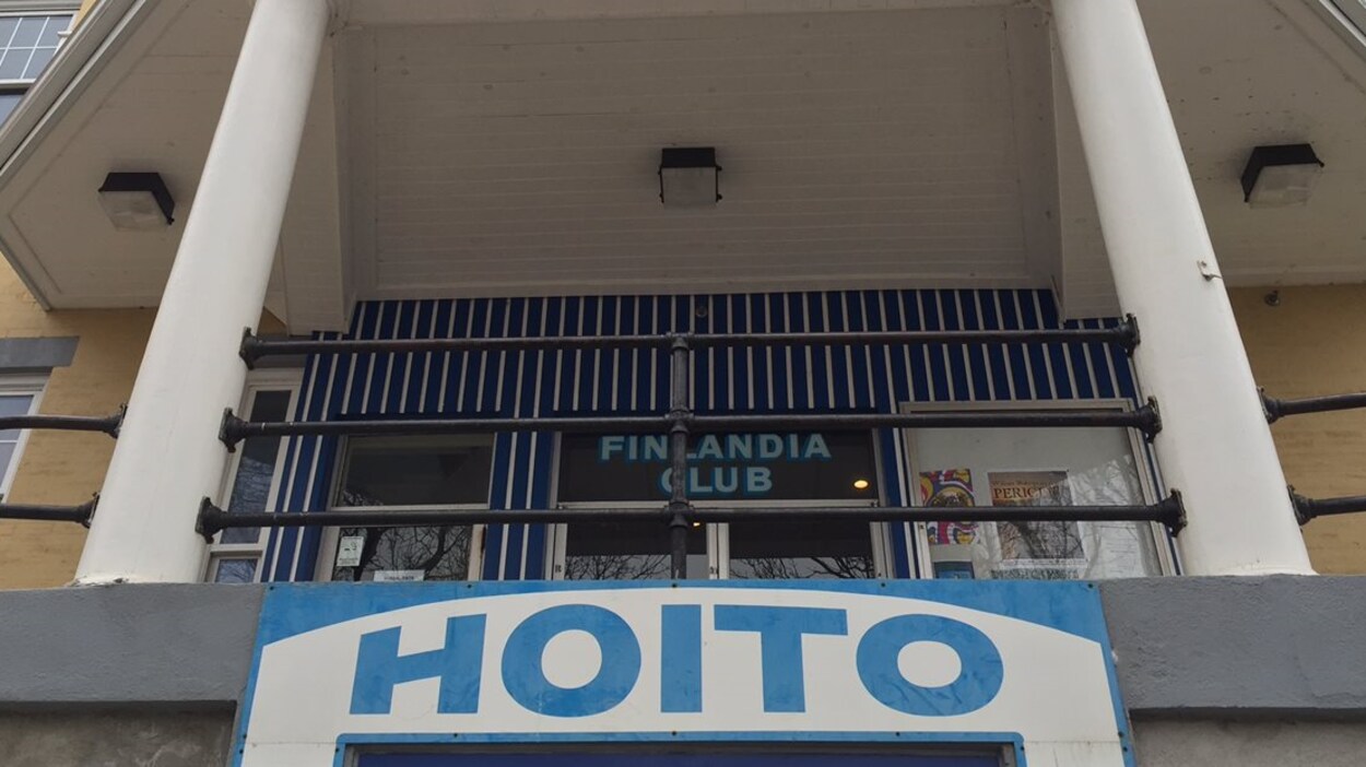 La pancarte et l'entrée du Hoito à Thunder Bay
