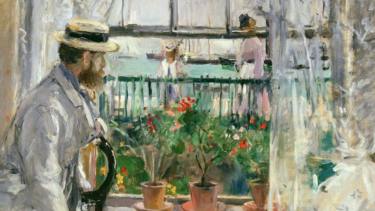 Berthe Morisot, Eugène Manet à l’île de Wight, 1875. Huile sur
toile, 38 x 46 cm. Paris, Musée Marmottan-Monet. Un homme portant le canotier regarde par la fenêtre des femmes qui marchent sur le port. Berthe Morisot, Eugène Manet à l’île de Wight, 1875. Huile sur
toile, 38 x 46 cm. Paris, Musée Marmottan-Monet. Un homme portant le canotier regarde par la fenêtre des femmes qui marchent sur le port.