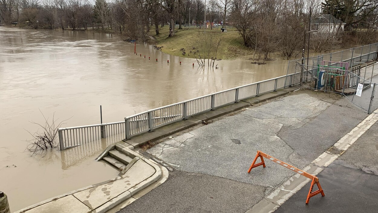 Une rivière qui déborde.