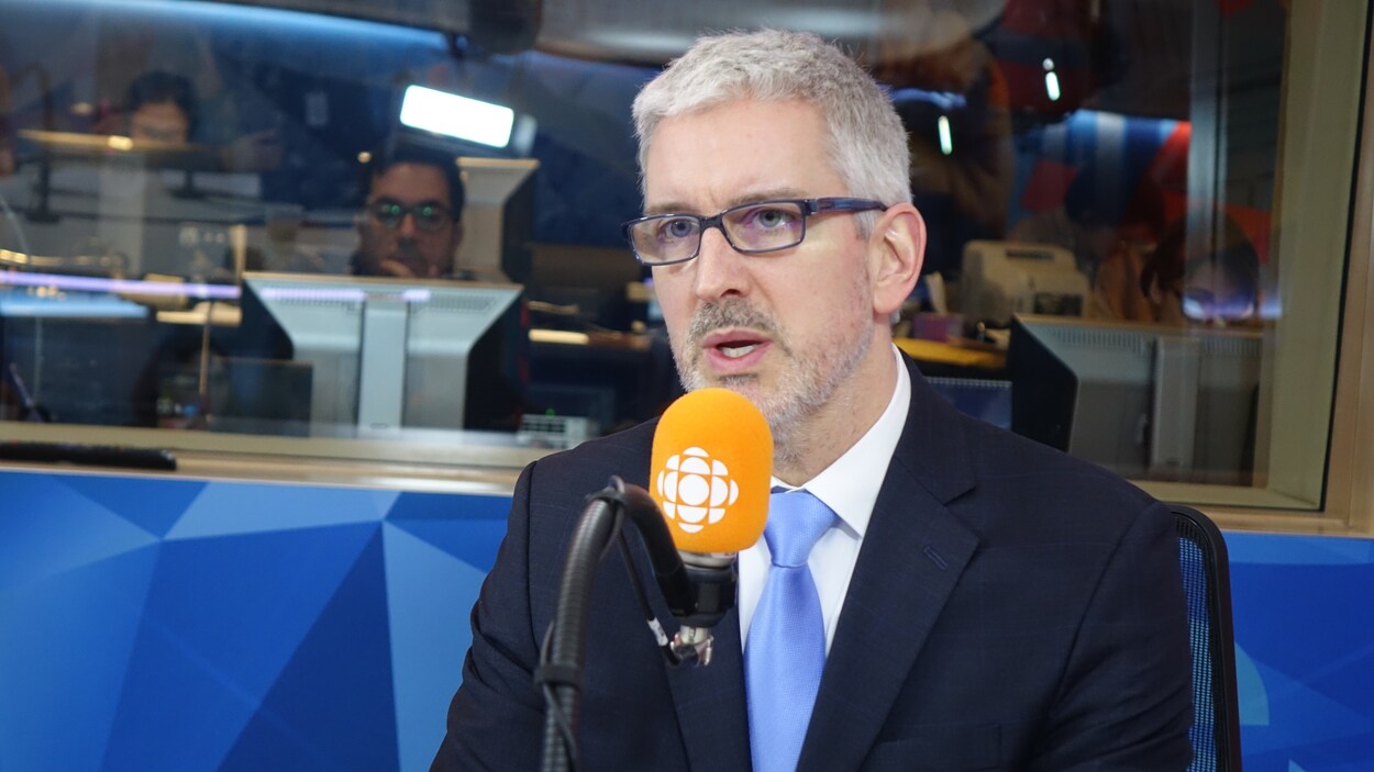 Jean-Martin Aussant, en entrevue avec Annie Desrochers, parle de son retour en politique. Jean-Martin Aussant, en entrevue avec Annie Desrochers, parle de son retour en politique.